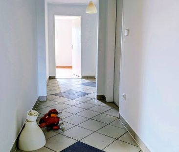 Renovierte Oberwohnung mit großzügigem Gartenanteil! Ideal für Wohn... - Photo 3