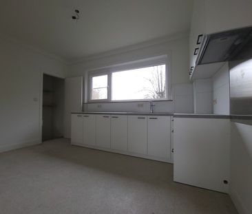 Halfopen gezinswoning in rustige wijk - Photo 4