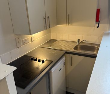 Studio Flat, Howard Road, SO15 - Photo 2