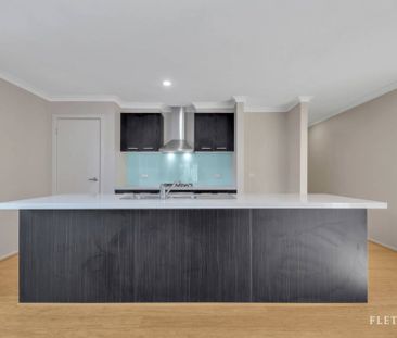 Spacious Family Home in Wyndham Vale - Photo 2