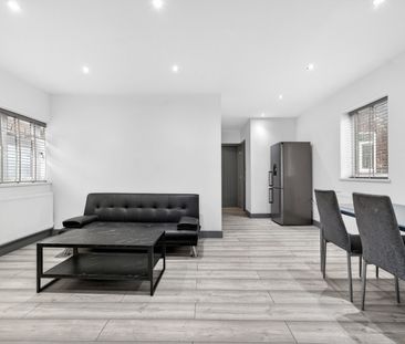 York Place, Ilford IG1 - Photo 2