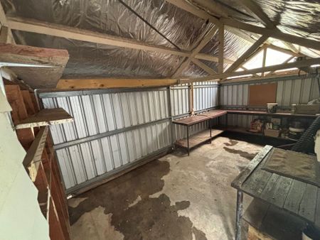 Ideal Location, 3 Bedroom Family Home, Workshop Area - Photo 3