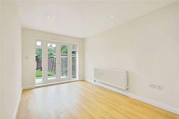 Crowther Avenue, Brentford, TW8 - Photo 1