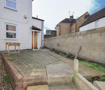 2 bedroom maisonette to rent - Photo 6