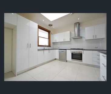 Four Bedroom House In Perfection Location (six-month Lease term) - Photo 5