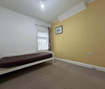 4 bedroom terraced house to rent - Photo 5