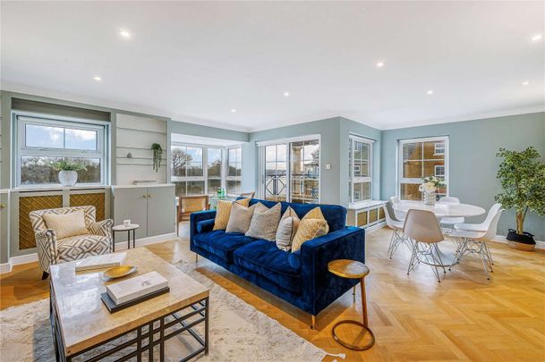 Spectacular riverside penthouse in one of Chiswick’s most sought-after areas. - Photo 1