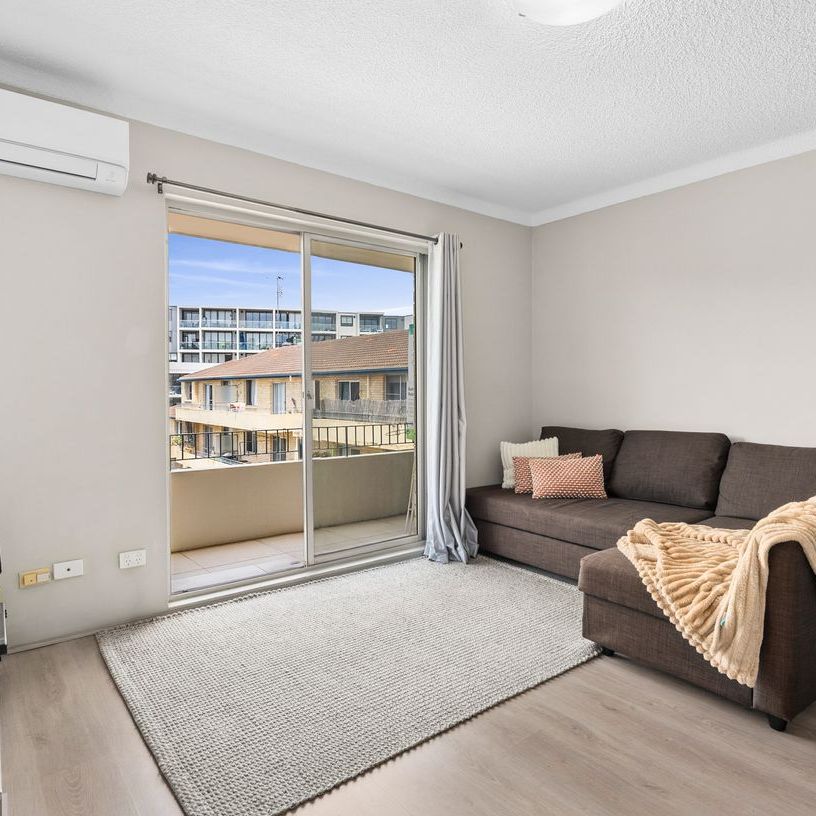 STYLISH & CONVENIENT COASTAL LIVING - Photo 1