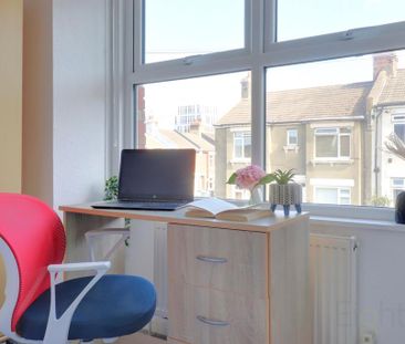 3 bedroom flat to rent - Photo 6