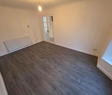 3 bedroom detached house to rent - Photo 3