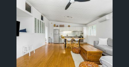 Beach Shacks Living - Photo 3