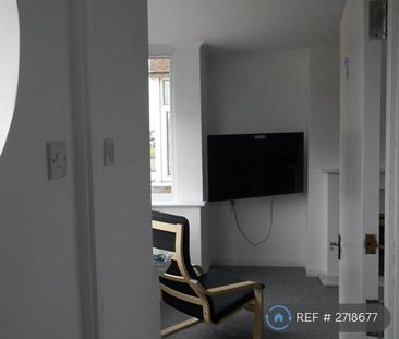 5 bedroom end of terrace house to rent - Photo 4