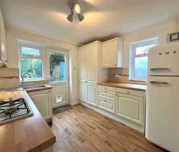 Thurbans Road, Farnham, Surrey, GU9 - Photo 5