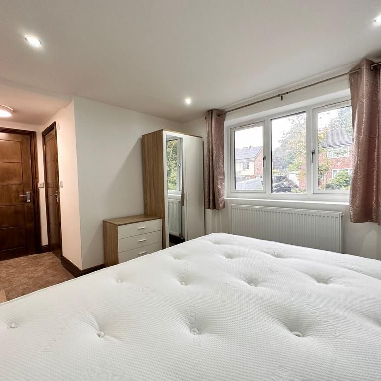 1 bedroom in a house share to rent - Photo 1