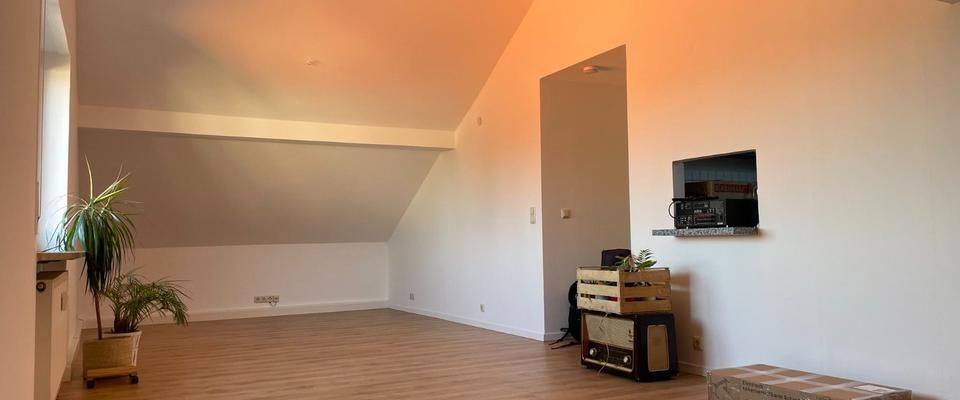 Schöne 3-Zimmer-Dachgeschosswohnung m. Balkon (90 m2 Grundfläche) - Foto 1