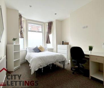 5 Bedroom Mid Terraced House - Photo 5