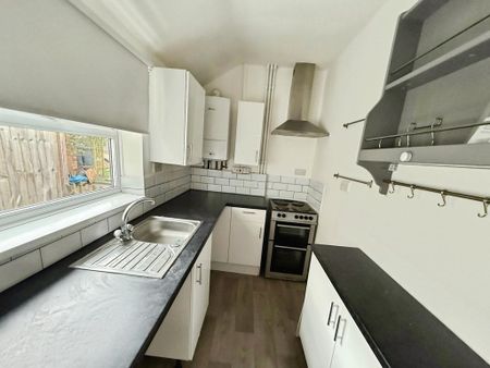 3 bedroom terraced house to rent - Photo 5