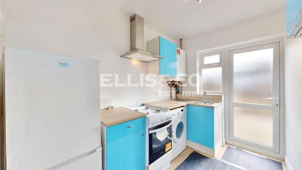 3 bedroom end of terrace house to rent - Photo 1