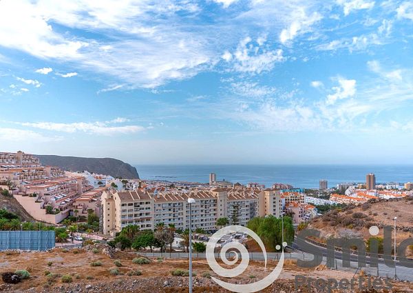 Apartment for rent in Vistahermosa in Los Cristianos with sea views.