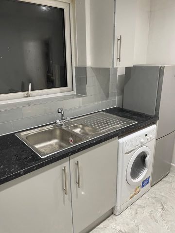 2 Bed Flat, Gurney Close, IG11 - Photo 4