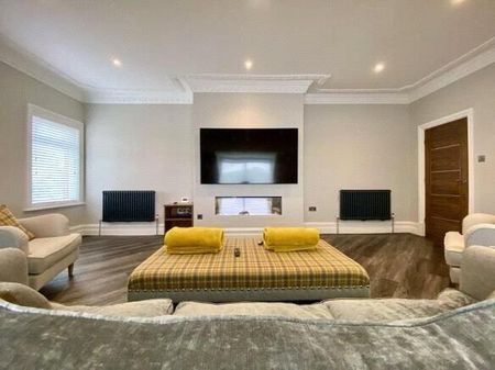 3 bedroom apartment to rent - Photo 2