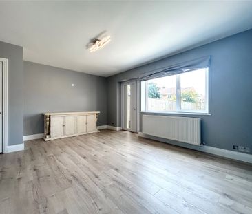3 bedroom House in Valley Crescent, Wokingham - Photo 2