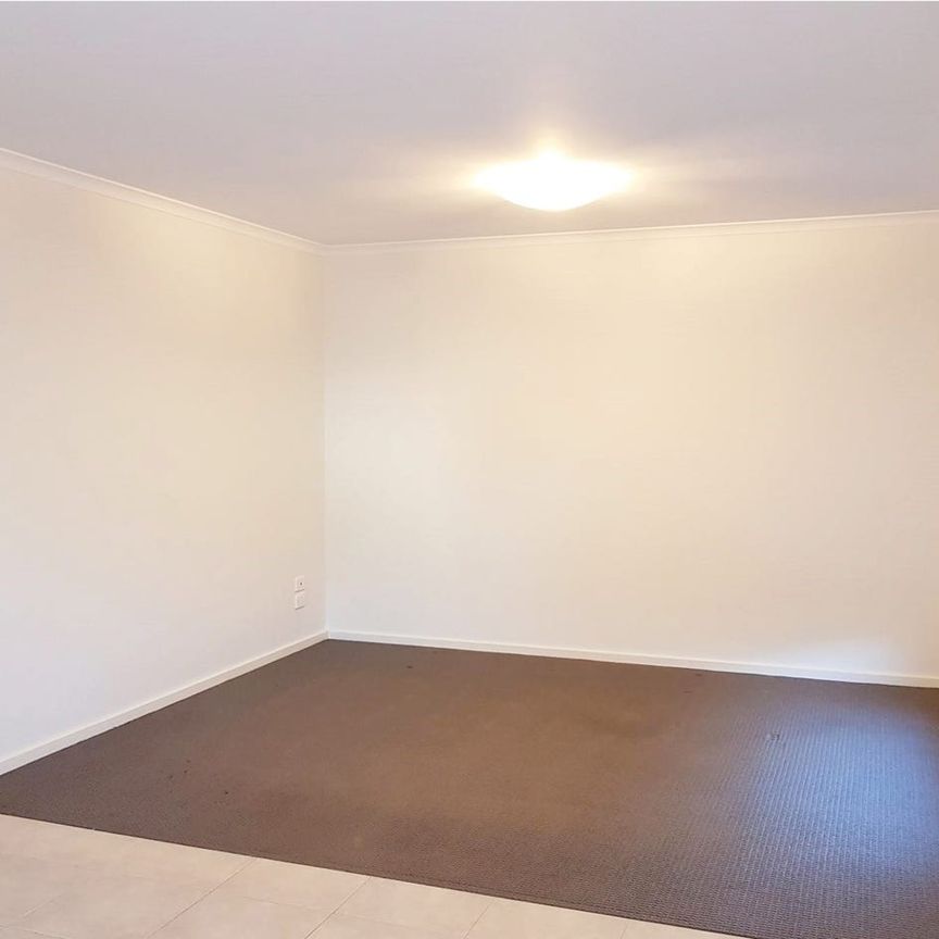 Neat As A Pin! - Photo 1