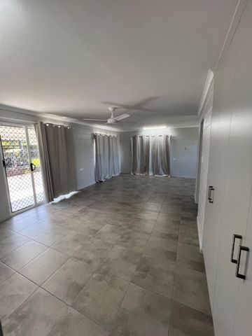 Modern Unit - Photo 3