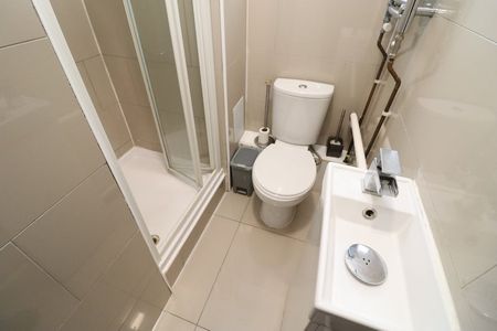 Room in a Shared Flat, Godwin House, E2 - Photo 4