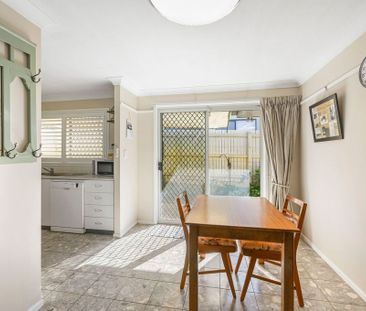 Neat & Comfortable Low-Set Duplex in Convenient Location - Photo 3