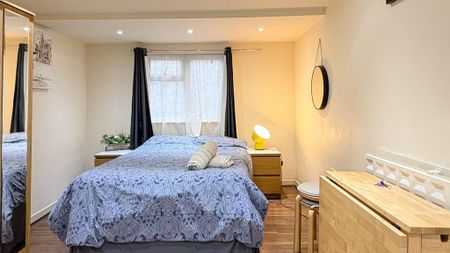 Studio to rent - Photo 3