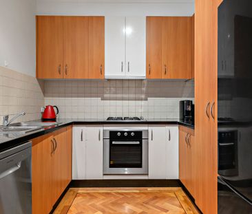 3 Bedroom Townhouse with Spacious Living Zones! - Photo 5