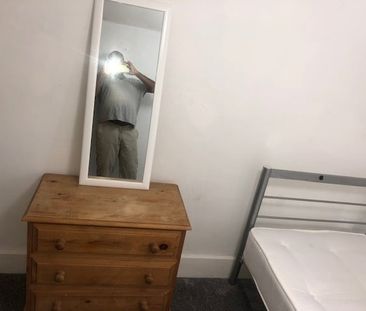 Room in a Shared House, Haig Road West, E13 - Photo 3