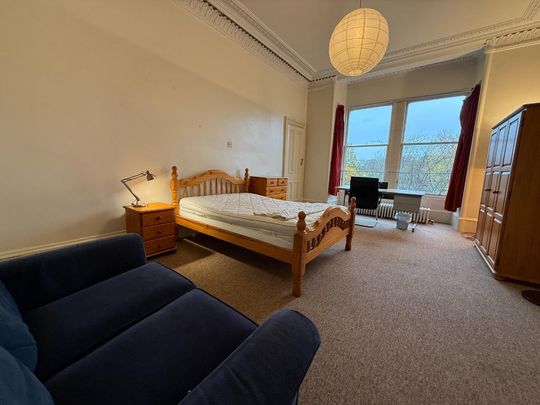 4 bedroom flat to rent - Photo 1