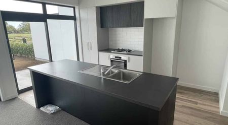 Stylish Townhouse living - Photo 3