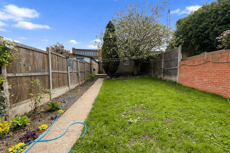 3 bedroom semi-detached house to rent - Photo 3