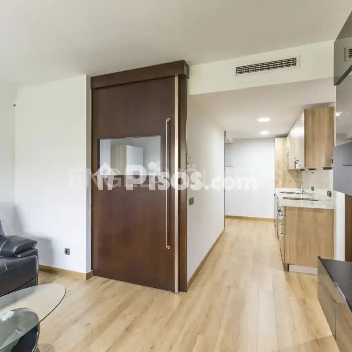 Piso en alquiler en Calle de la Infanta María Teresa - Photo 1