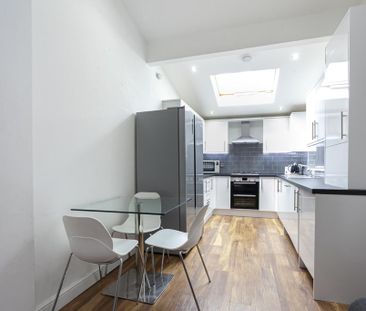 6 bedroom terraced house to rent - Photo 1