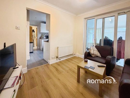 1 bedroom in a house share to rent - Photo 1