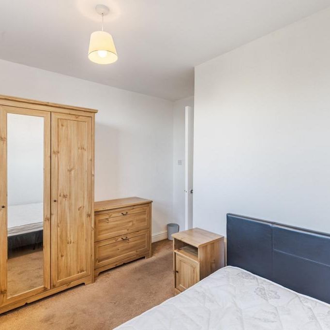 3 bedroom flat to rent - Photo 1