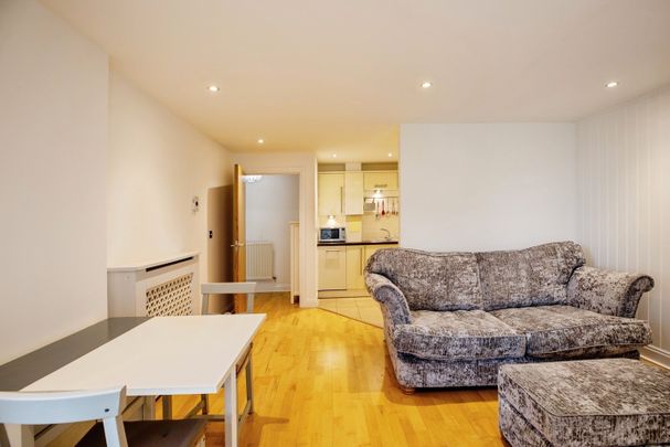 2 Bed Flat, Kings Avenue, SW4 - Photo 1