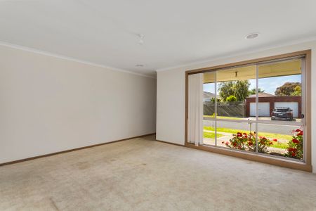 2/71 Hogans Road, Hoppers Crossing. - Photo 3