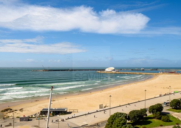 Apartamento T5 com vista mar em Matosinhos Sul