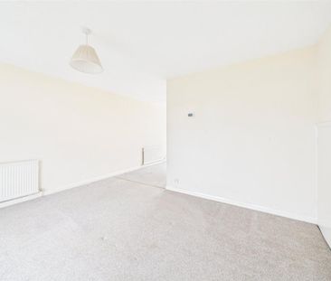 3 bedroom end of terrace house to rent - Photo 2