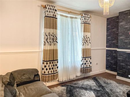 2 bedroom semi-detached house to rent - Photo 2