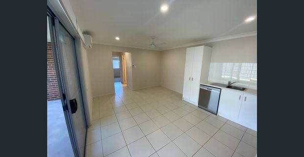 Two Bedroom Flat! - Photo 1