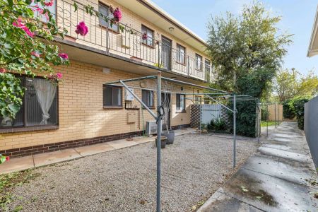 “Gorgeous, Ex-Large and Renovated. More like a little house than a Unit. You'll Love It!” - Photo 3