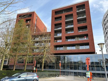 Appartement met 2 slaapkamers en terras - centrum Kortrijk - Photo 2