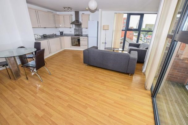 3 bedroom flat to rent - Photo 1
