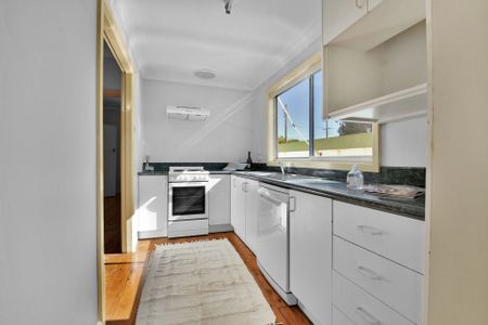 Spacious 4 Bedroom Family Home - Photo 2